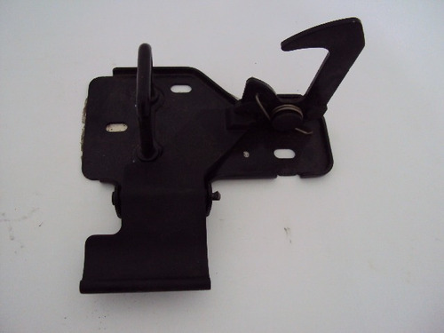 Polo Gancho Trava Capuz Novo Original Vw 6q0823480b